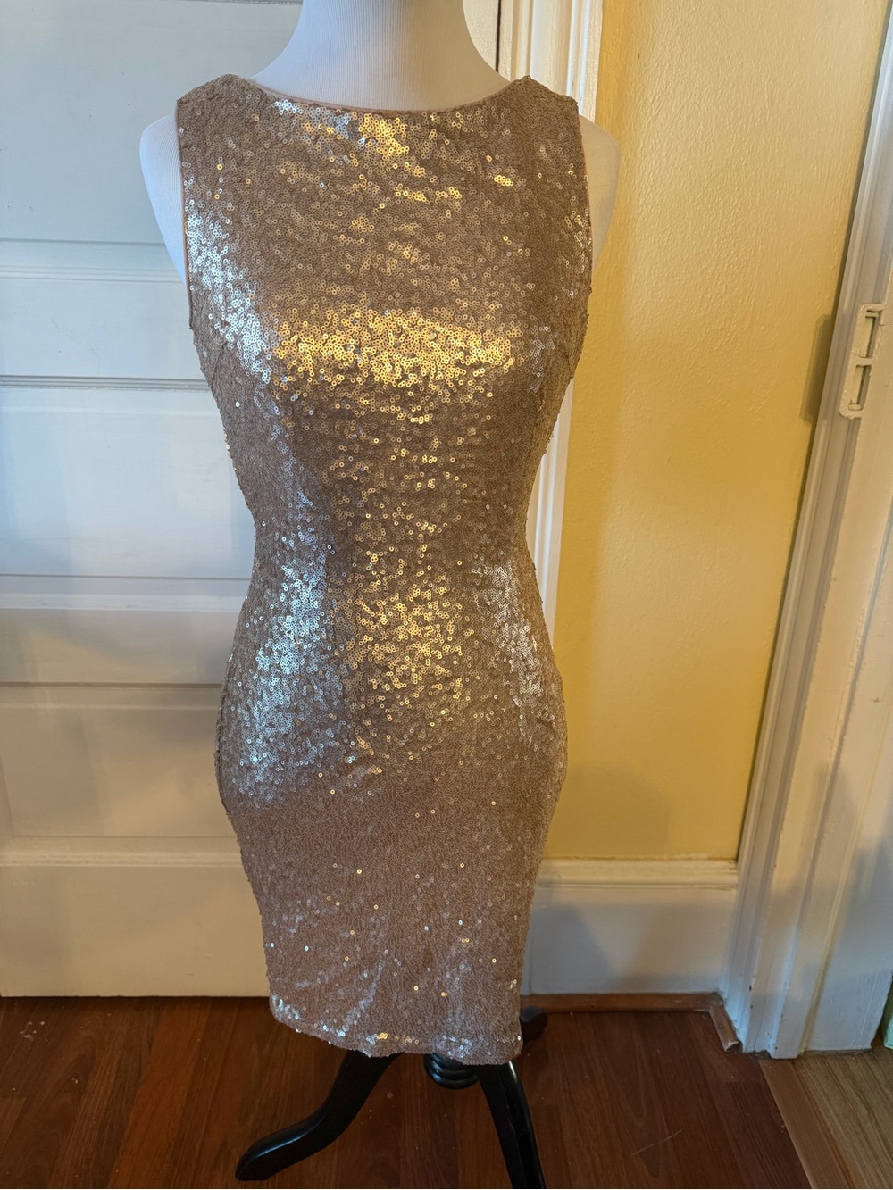 Lulus Sleeveless Sequin Cocktail Dress - Gold